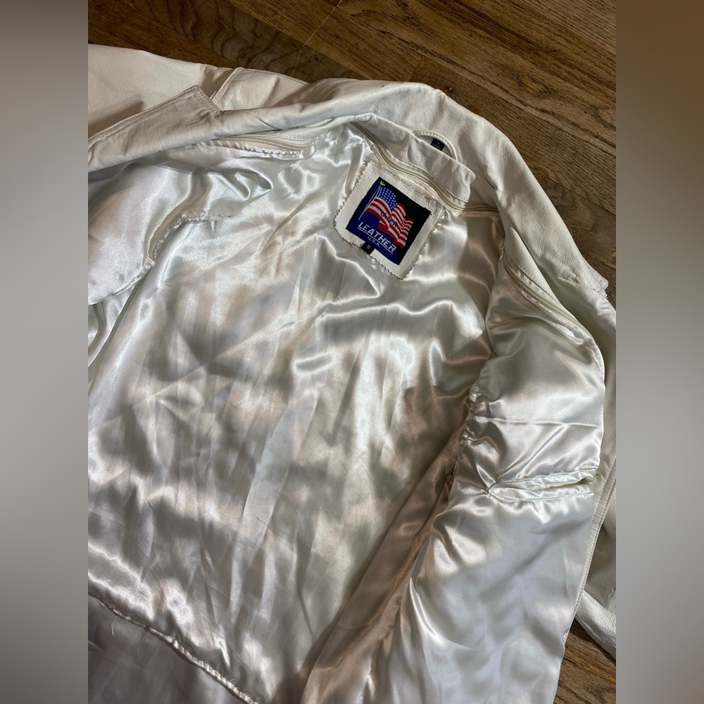 Beautiful USA rare to find White Leather Jacket vintage - Picture 5 of 13